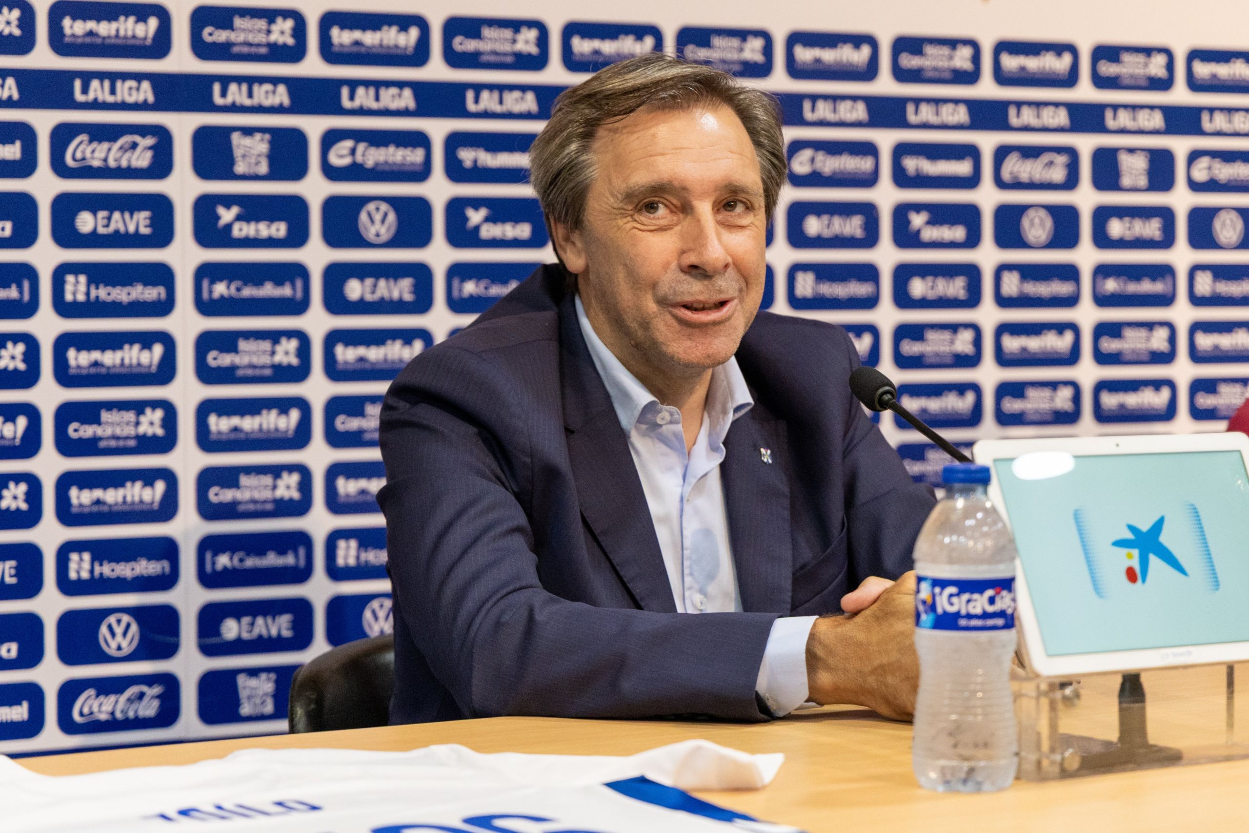 Felipe Miñambres en rueda de prensa (CD Tenerife)