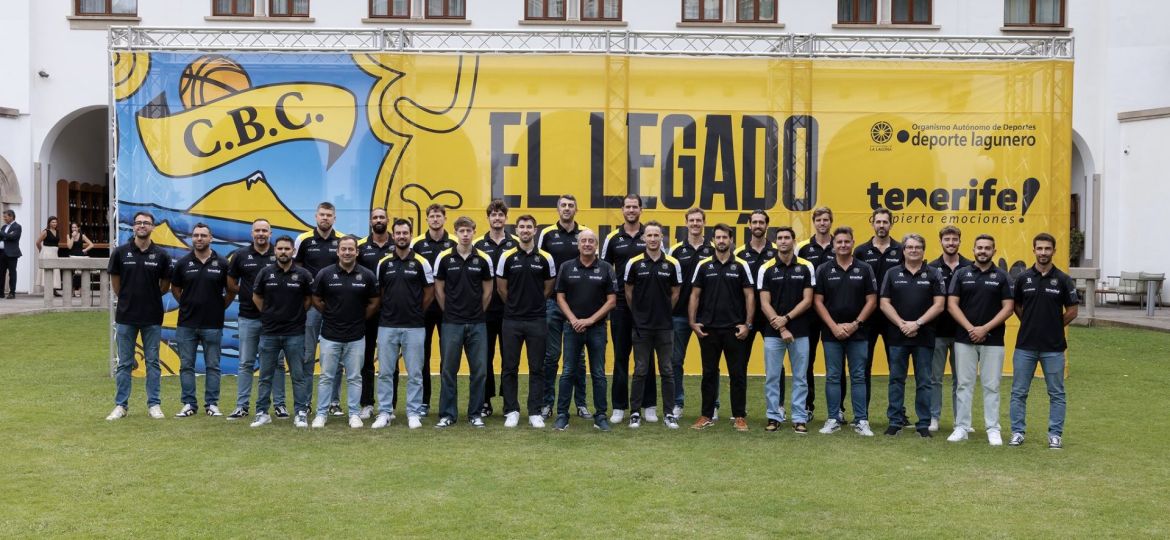 Foto de familia aurinegra (@CB1939Canarias)