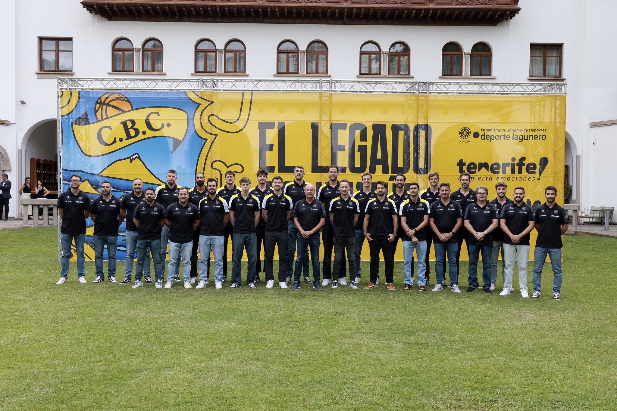 Foto de familia aurinegra (@CB1939Canarias)