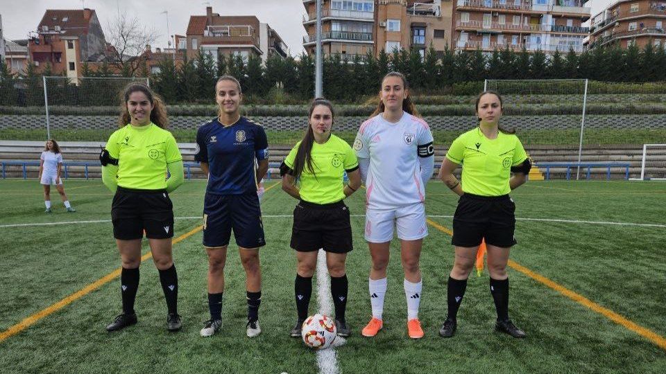 Foto de las capitanas antes del partido (@CDTOficial)