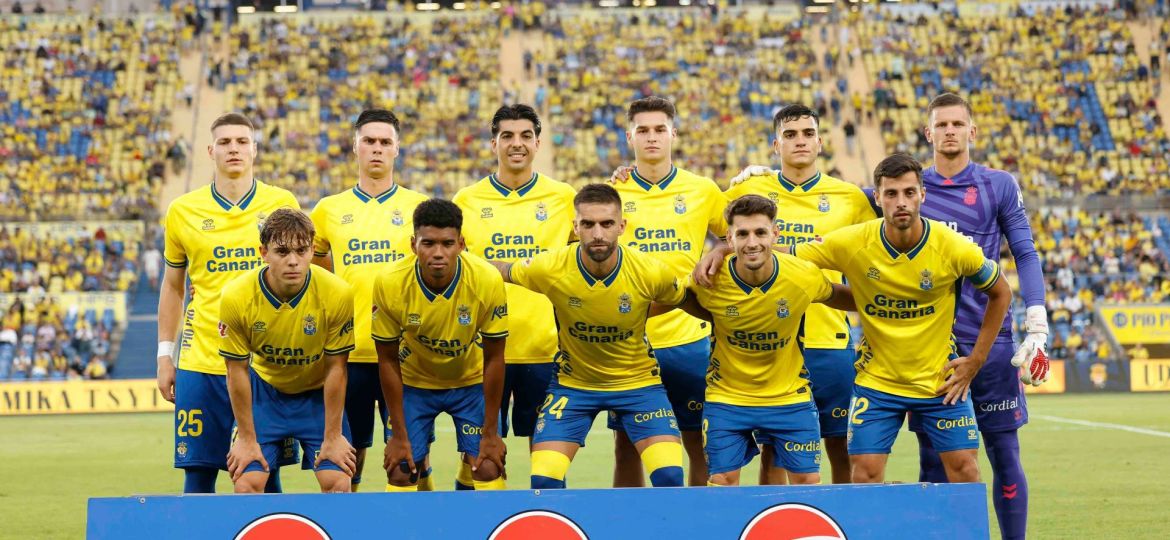 Foto del once amarillo frente a la Real Sociedad B (@UDLP_Oficial)