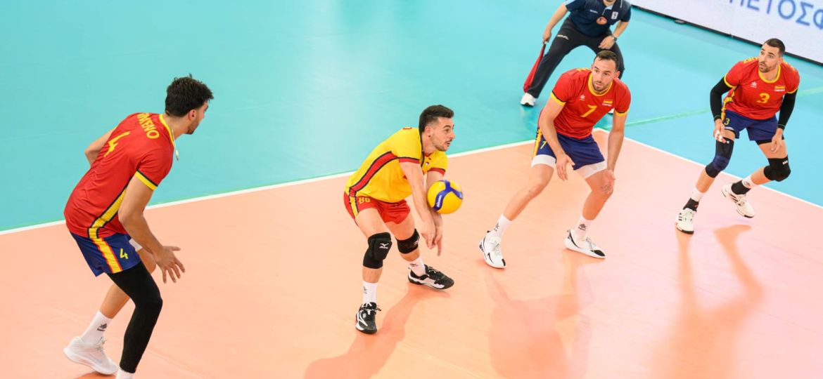 José Osado recibiendo en un partido con España (CEDIDA)