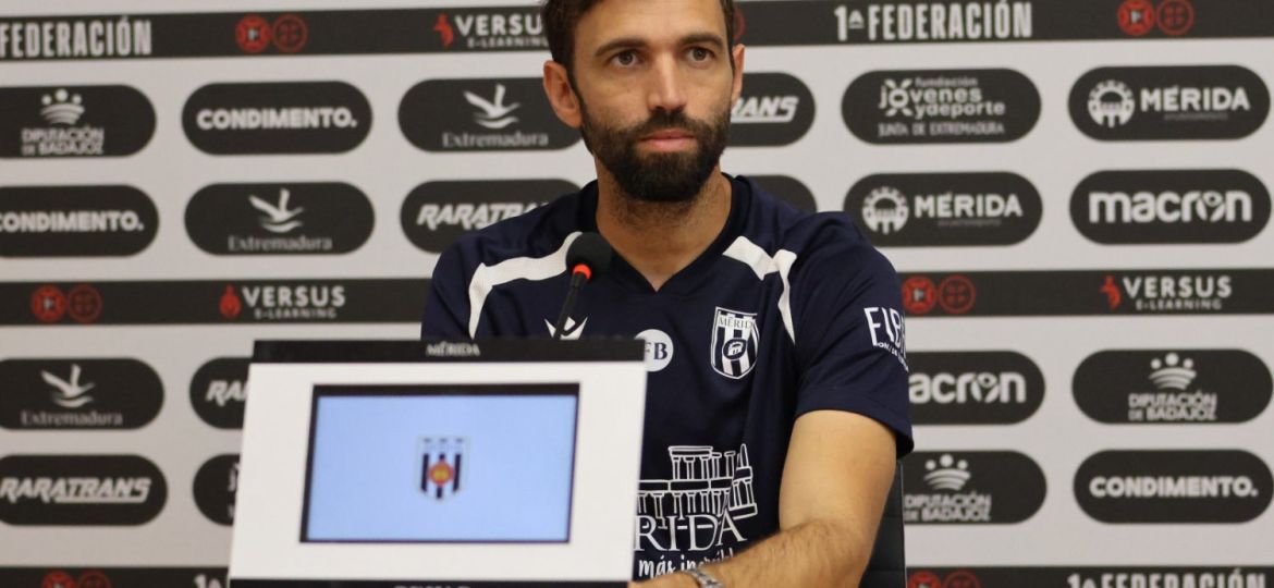 Fran Beltrán en rueda de prensa (@Merida_AD)