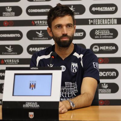 Fran Beltrán en rueda de prensa (@Merida_AD)