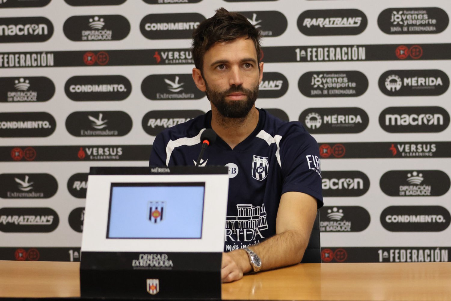 Fran Beltrán en rueda de prensa (@Merida_AD)