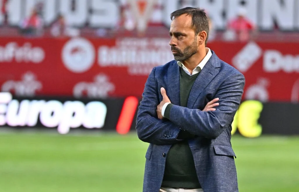 Fran Fernández dirigiendo al conjunto grana (Real Murcia)