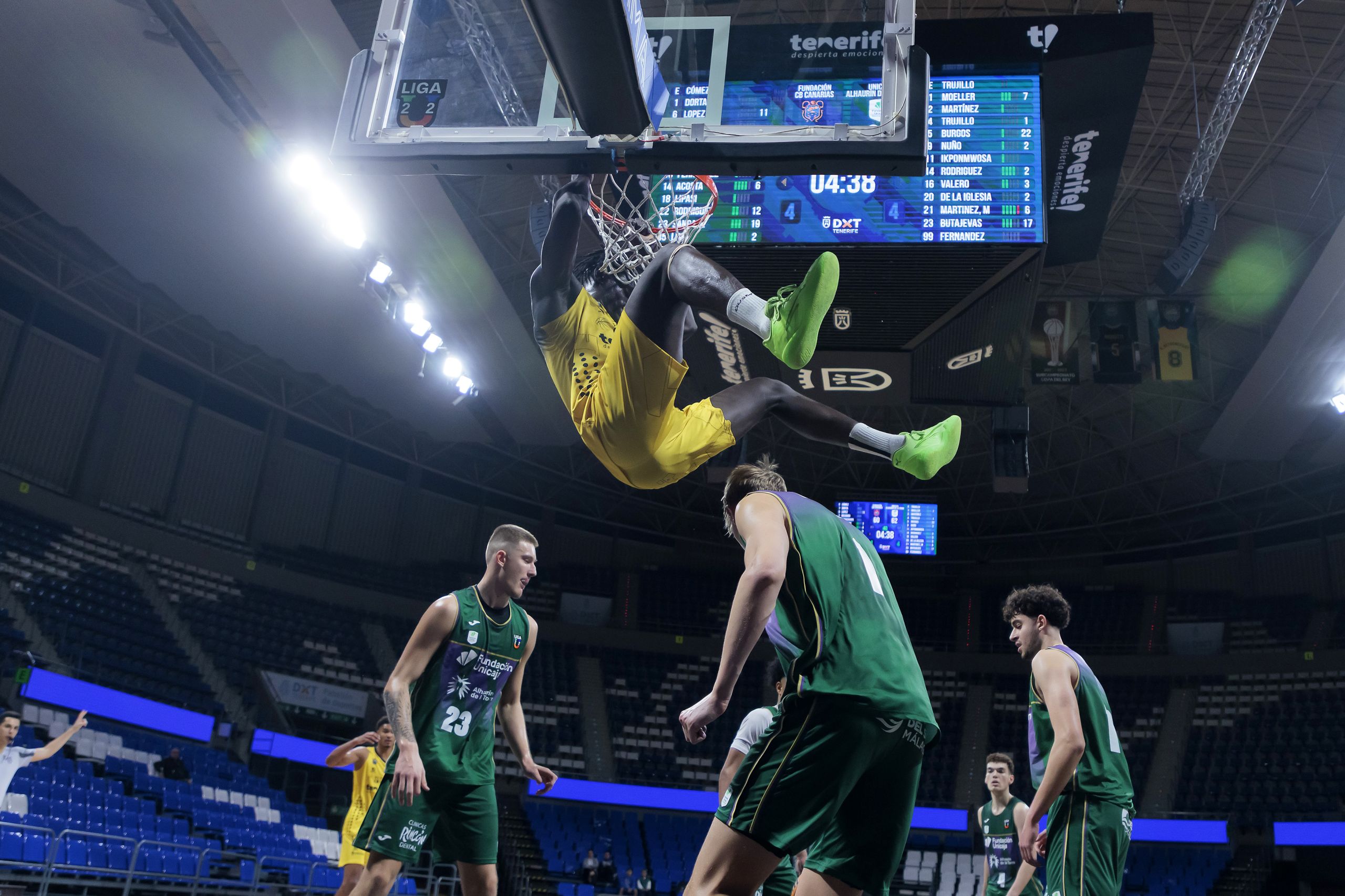 Acción del partido (EMILIO COBOS / CB CANARIAS).