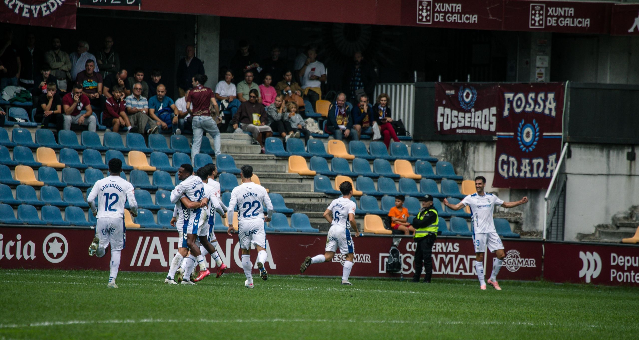 Celebración de uno de los goles del Tenerife en Pontevedra (CD TENERIFE)