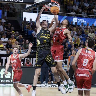 Shermadini ante el Baxi Manresa (CB CANARIAS)