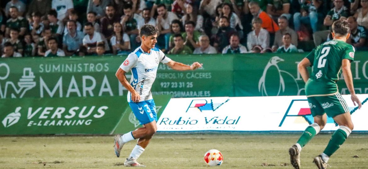 Ander Zoilo ante el Cacereño (CD TENERIFE)
