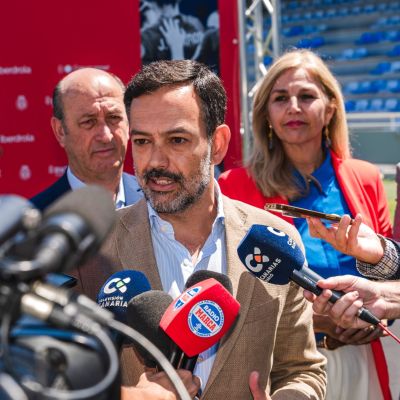 Lope Afonso atendiendo a los medios (CEDIDA)