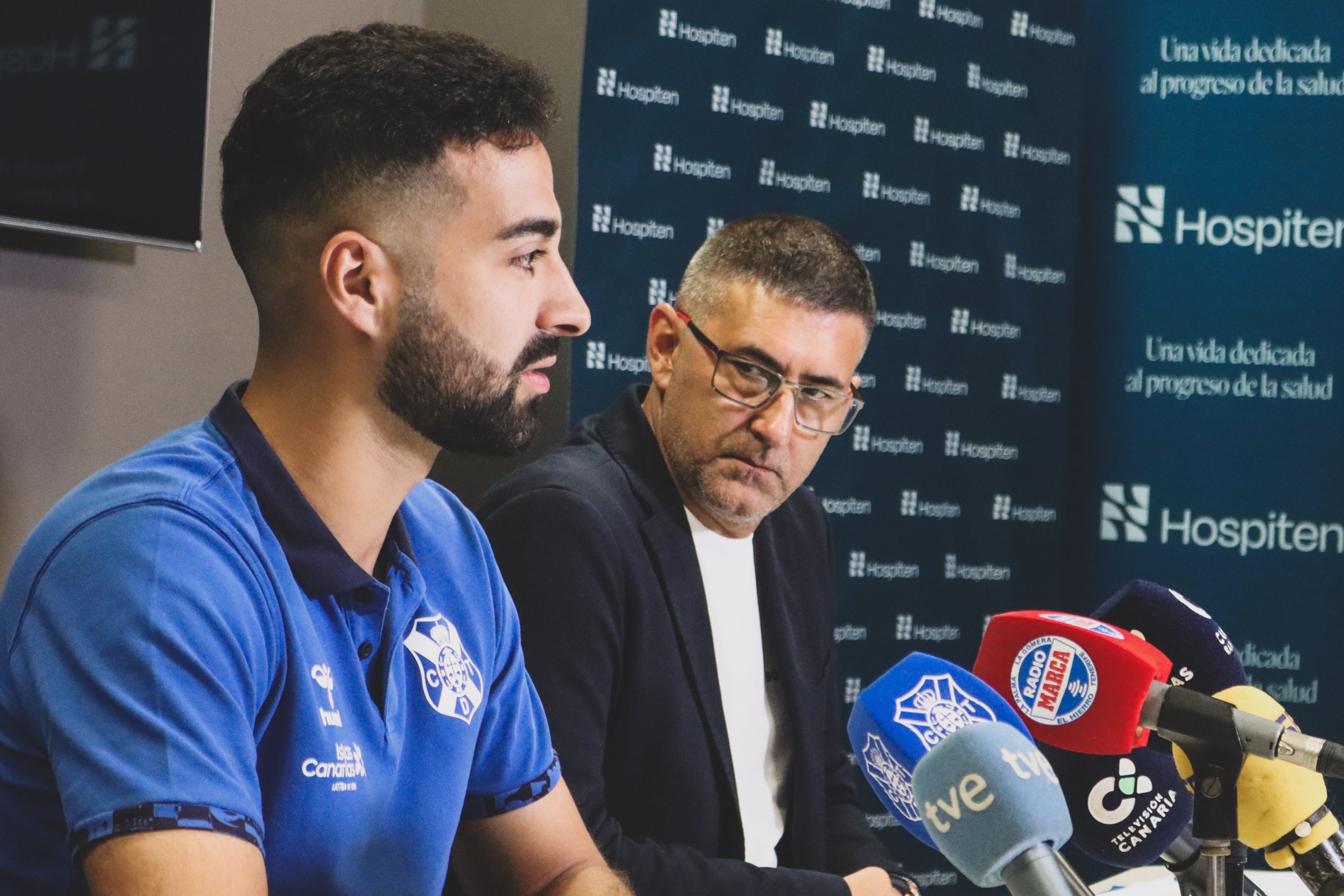 Rubén Alves en su presentación oficial con el representativo (@CDTOficial)