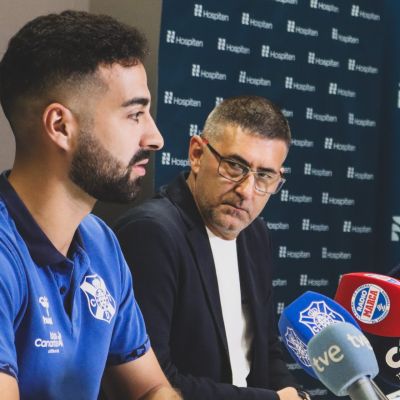 Rubén Alves en su presentación oficial con el representativo (@CDTOficial)