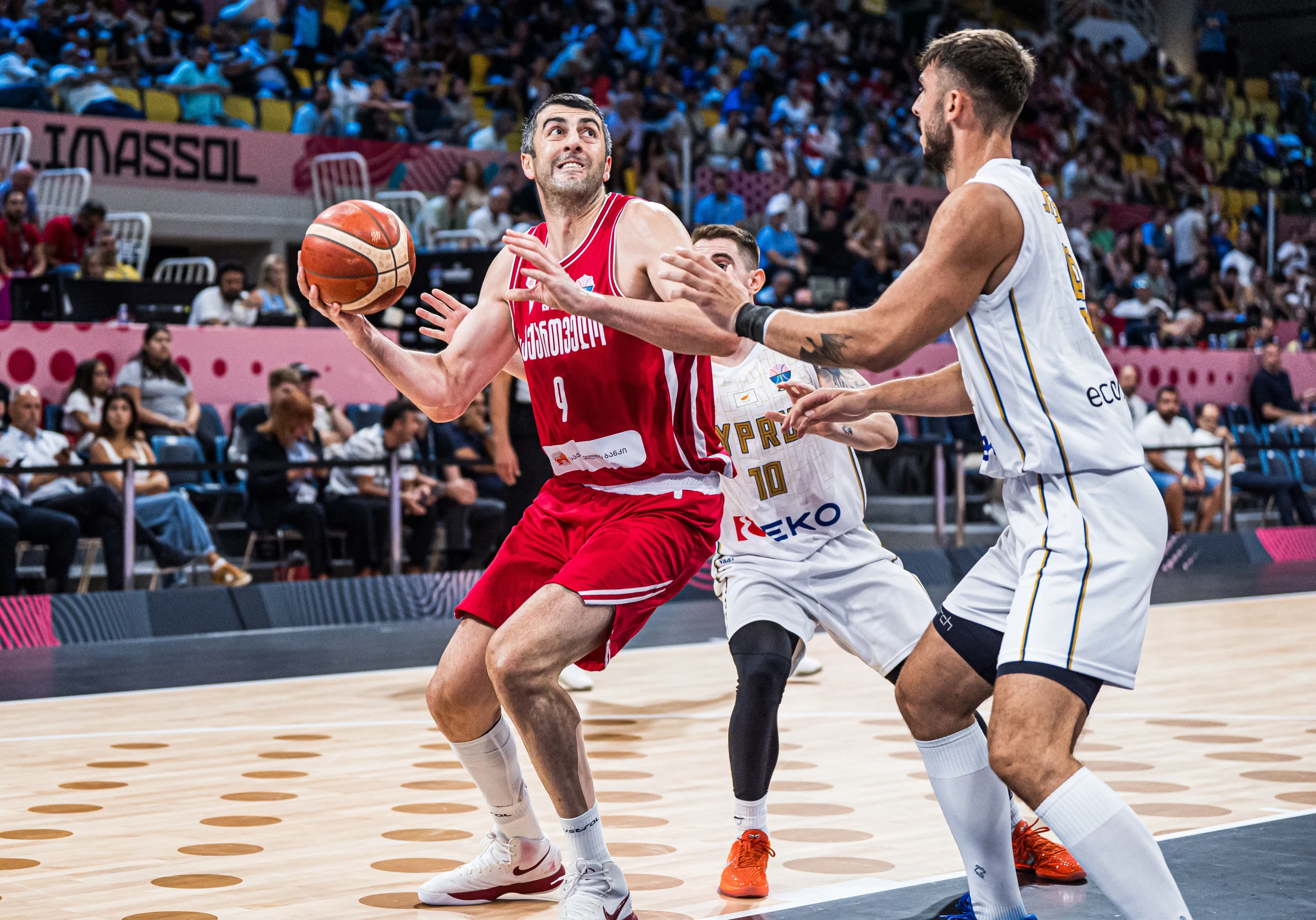 Gio Shermadini ante Chipre (FIBA)