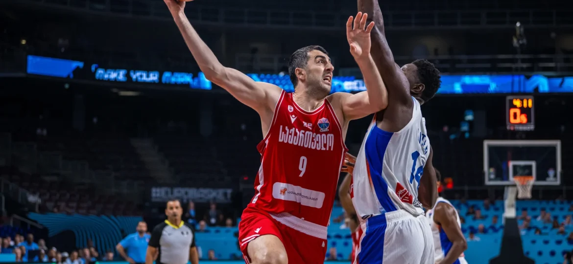 Gio Shermadini ante Francia (FIBA)