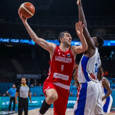Gio Shermadini ante Francia (FIBA)
