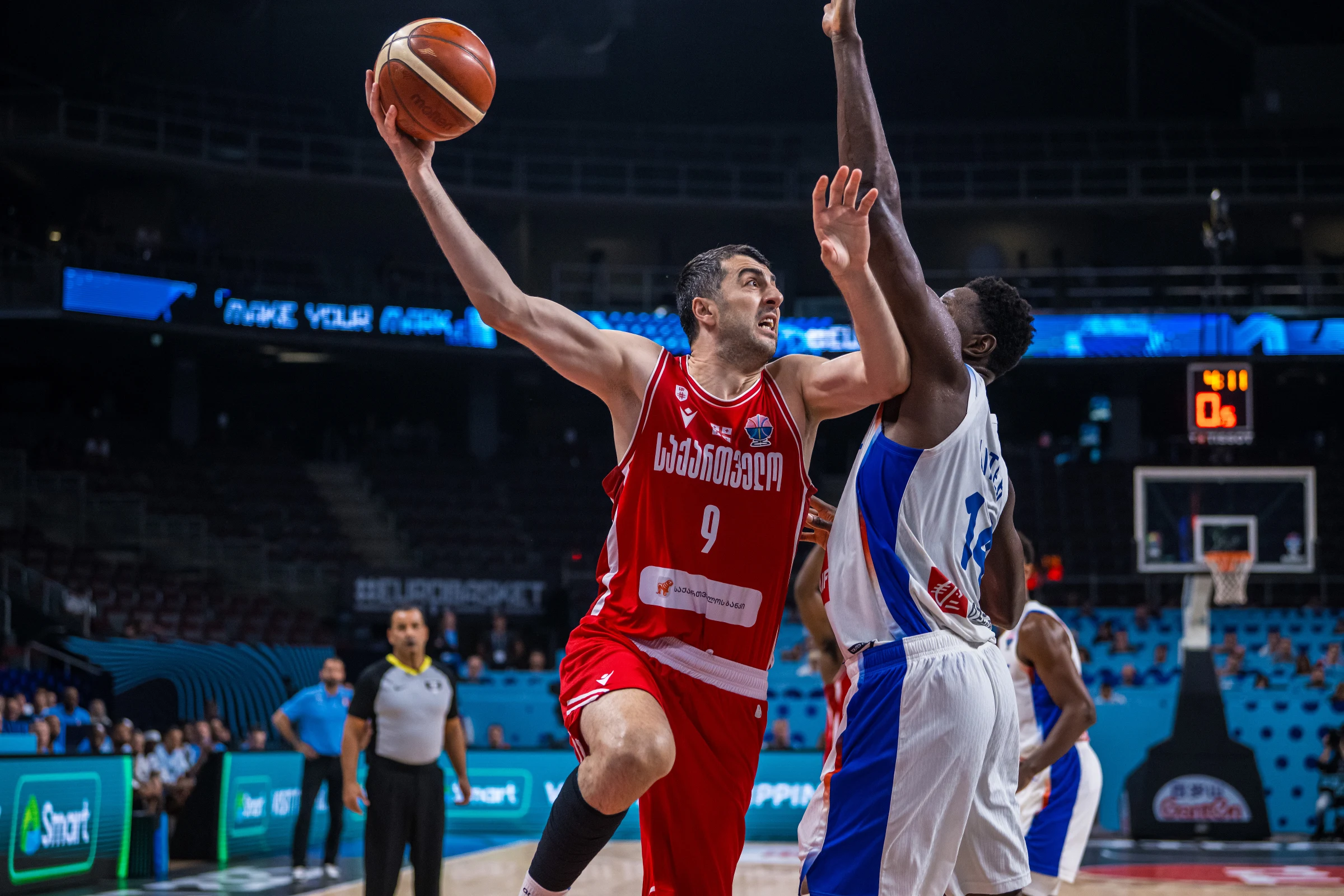 Gio Shermadini ante Francia (FIBA)