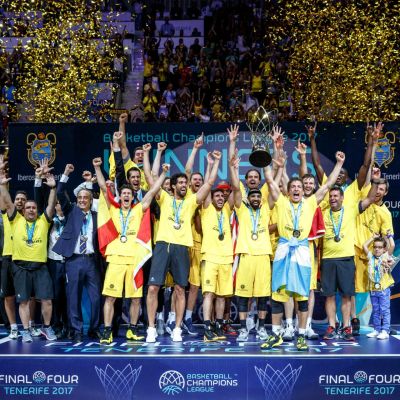 La Laguna Tenerife alza el trofeo de la BCL (@CB1939Canarias)