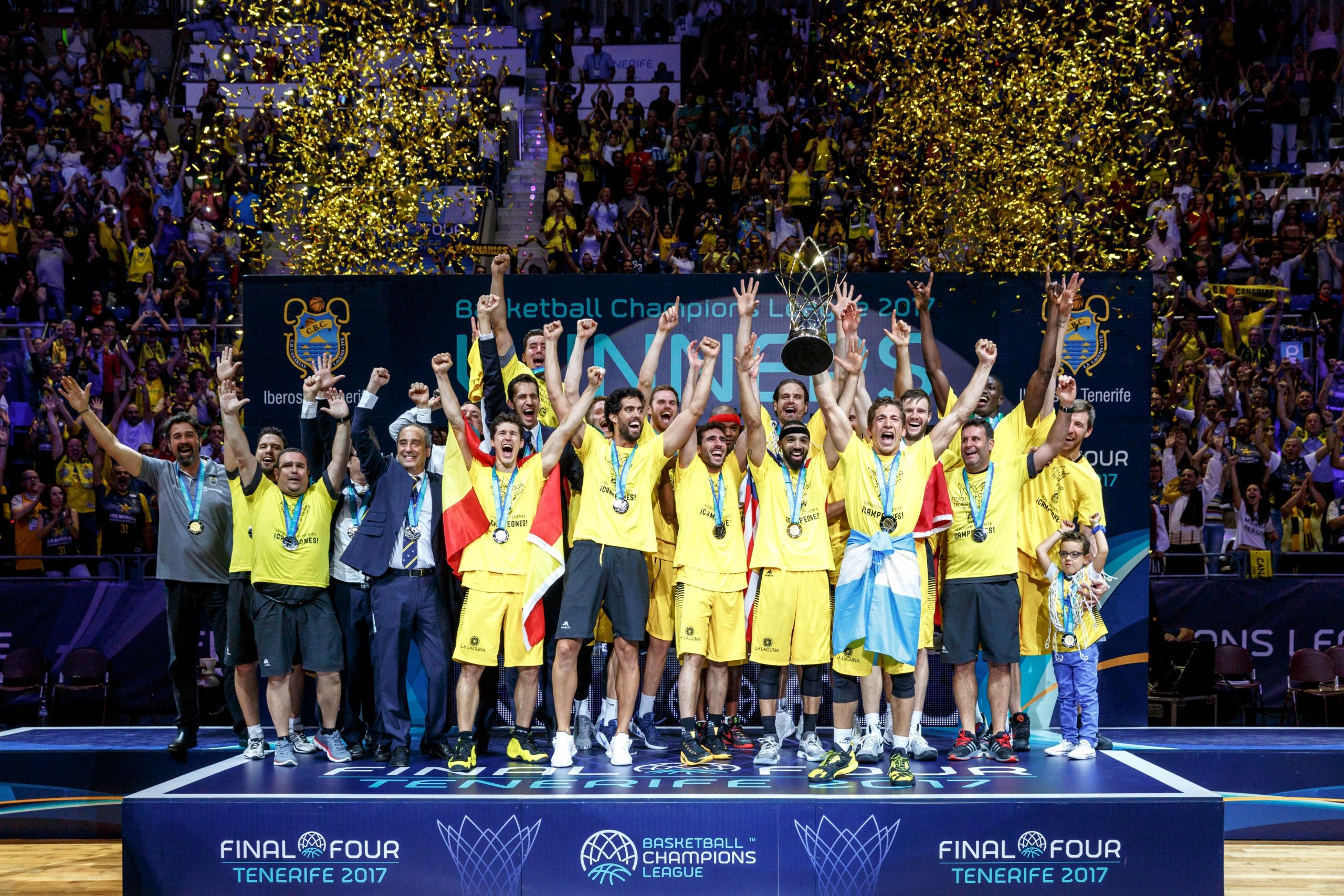 La Laguna Tenerife alza el trofeo de la BCL (@CB1939Canarias)