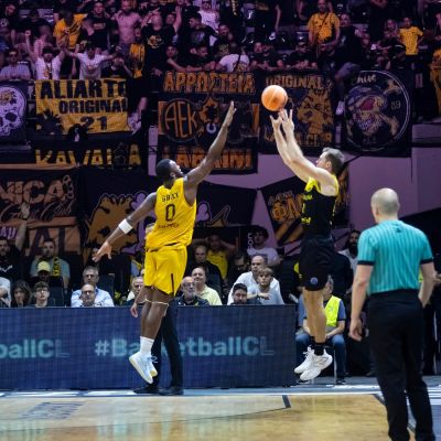 Tim Abromaitis desde el triple (CB CANARIAS)