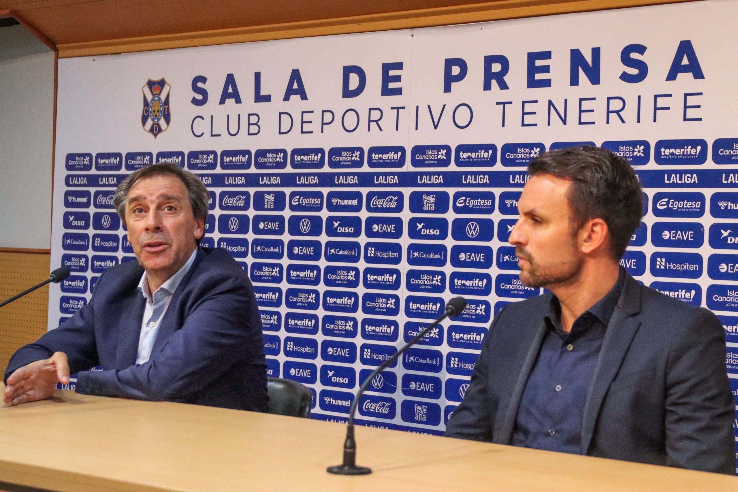 Felipe Miñambres y Ayoze García en sala de prensa (CD TENERIFE)