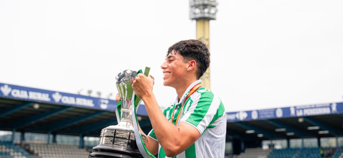 El tinerfeño Marcos Mora con el título (@marcosmglez)