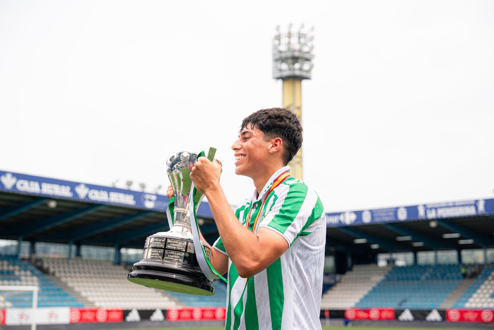 El tinerfeño Marcos Mora con el título (@marcosmglez)