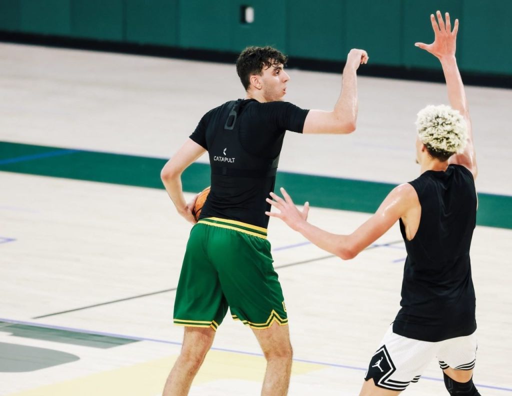 Guillermo Díaz-Graham en un entrenamiento de verano (@USFDonsMBB)