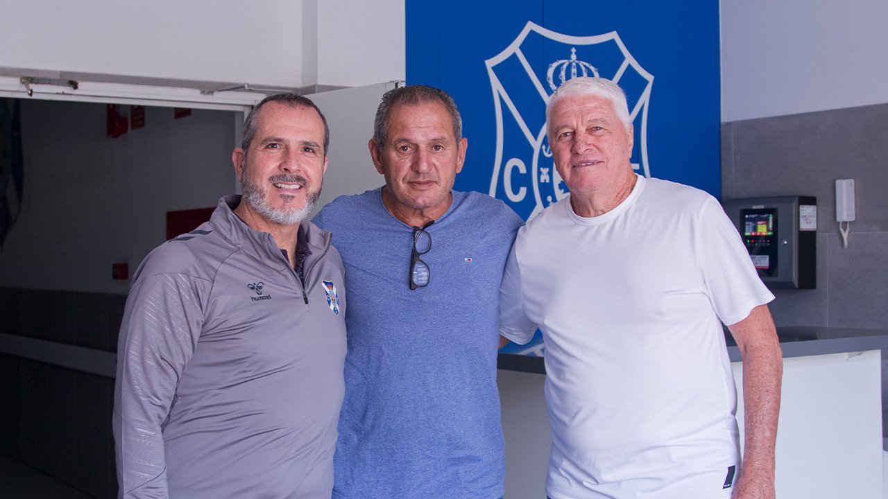 Guina, junto a Sesé y Toño (@CDTOFICIAL).