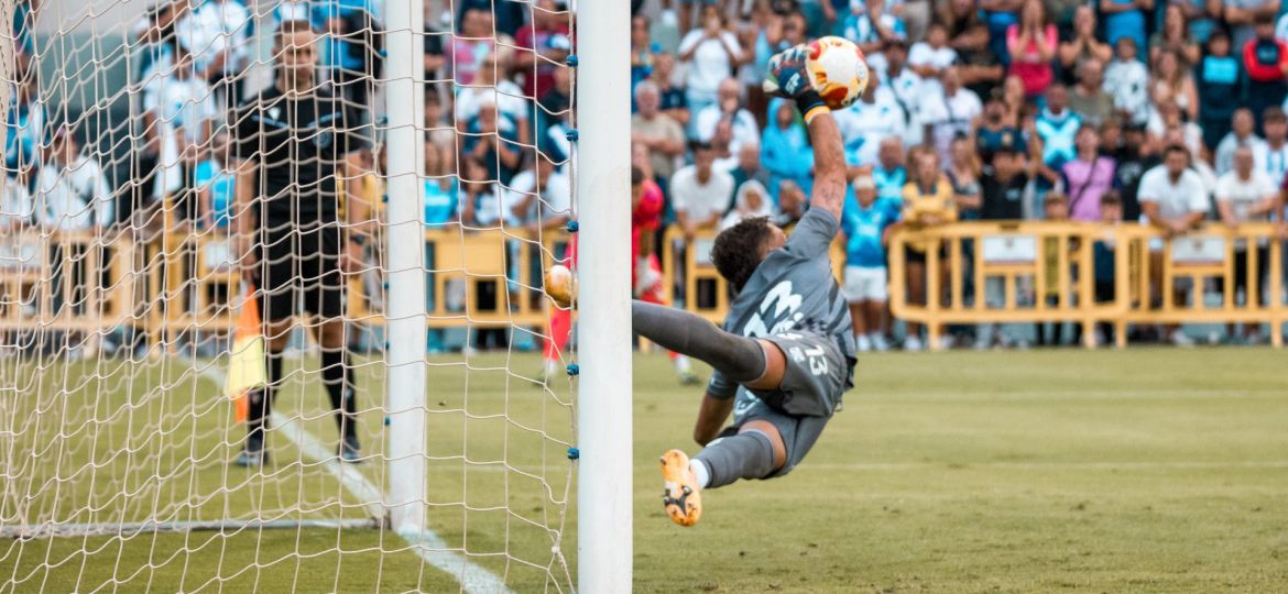 Gabriel De Vuyst en la tanda de penaltis del Trofeo Teide (CD TENERIFE)