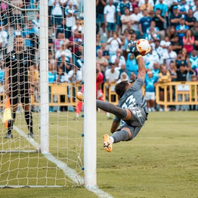 Gabriel De Vuyst en la tanda de penaltis del Trofeo Teide (CD TENERIFE)