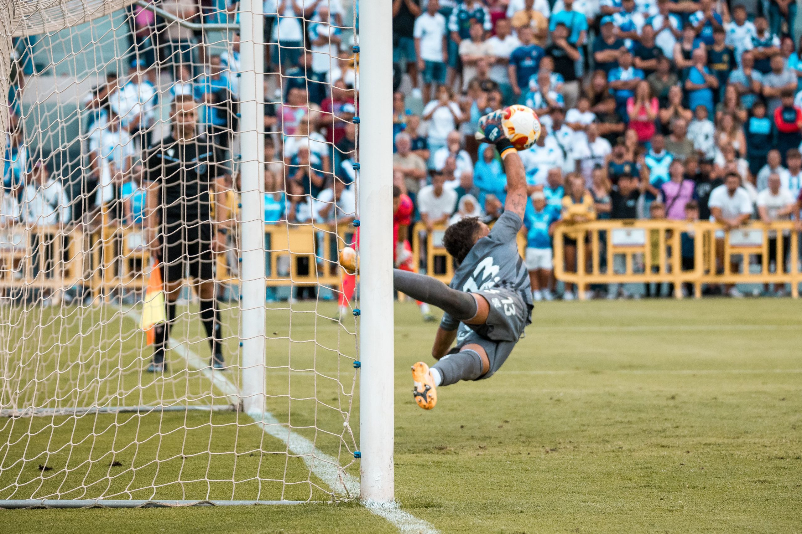 Gabriel De Vuyst en la tanda de penaltis del Trofeo Teide (CD TENERIFE)