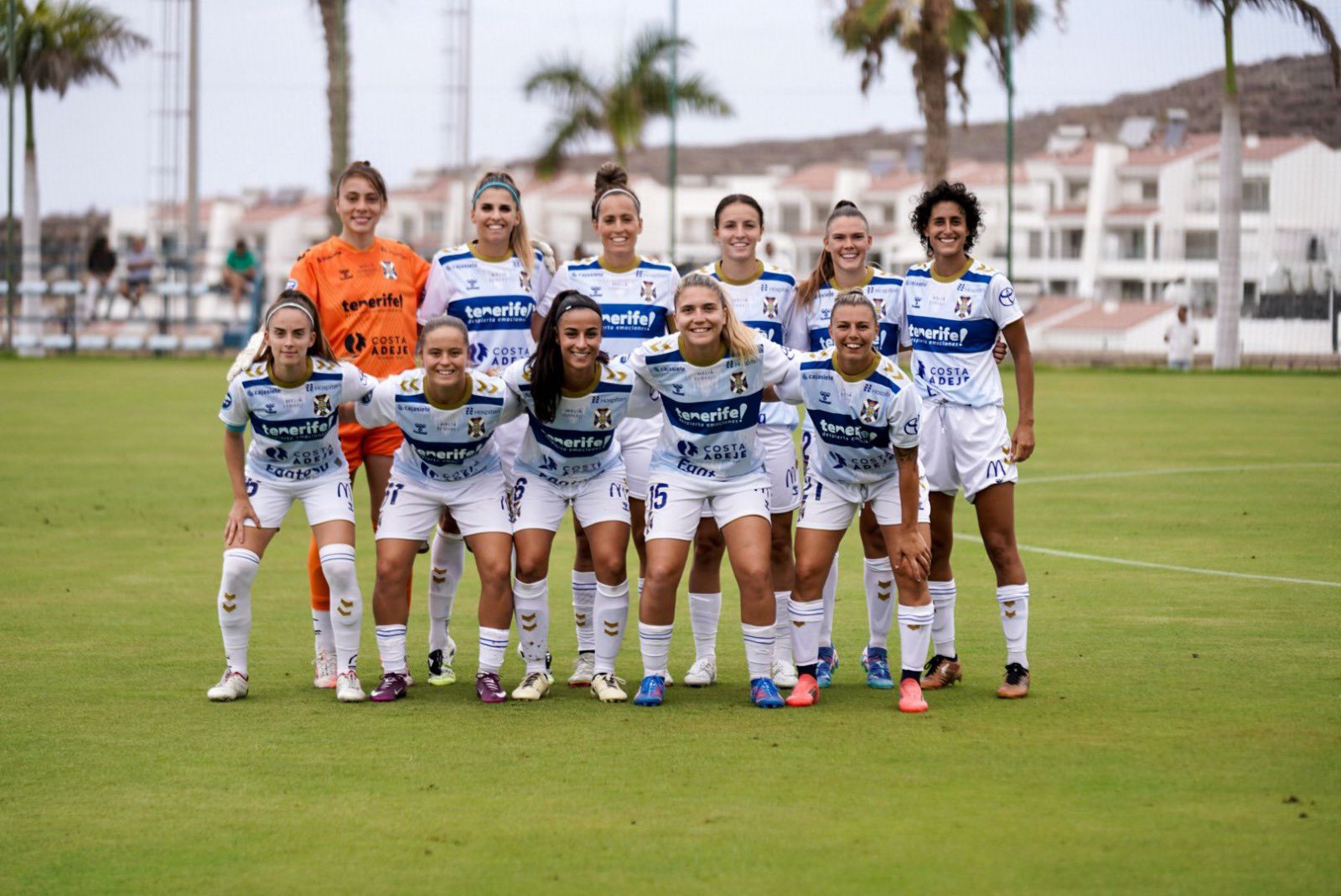 XI del Tenerife Femenino en un partido de pretemporada (@CDTFEMENINO).