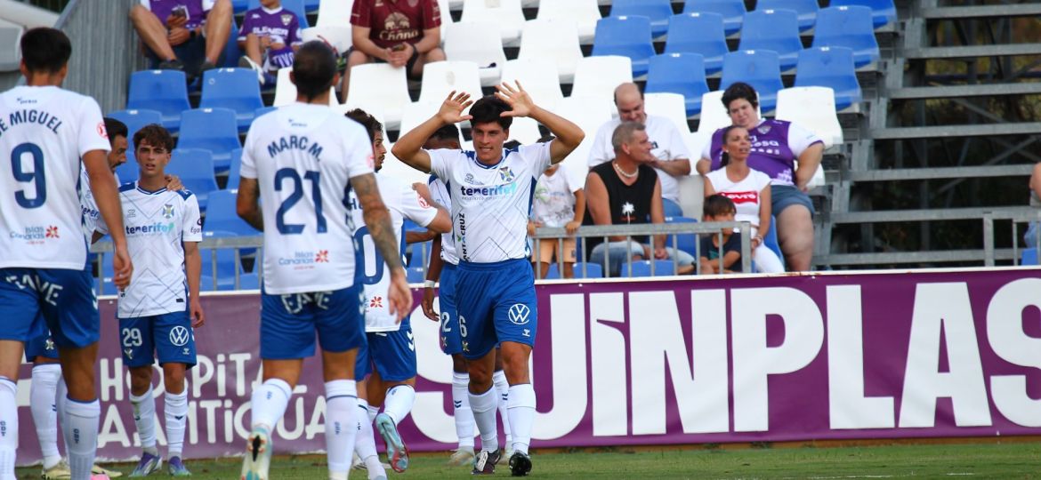 Juanjo-Sánchez|Nacho Gil Tenerife|Juanjo Tenerife|De Miguel durante el partido (CD TENERIFE)