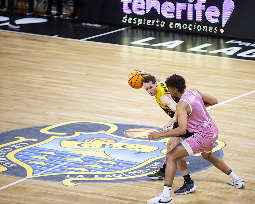 Marcelinho Huertas, en una jugada del partido (CB CANARIAS / EMILIO COBOS9.