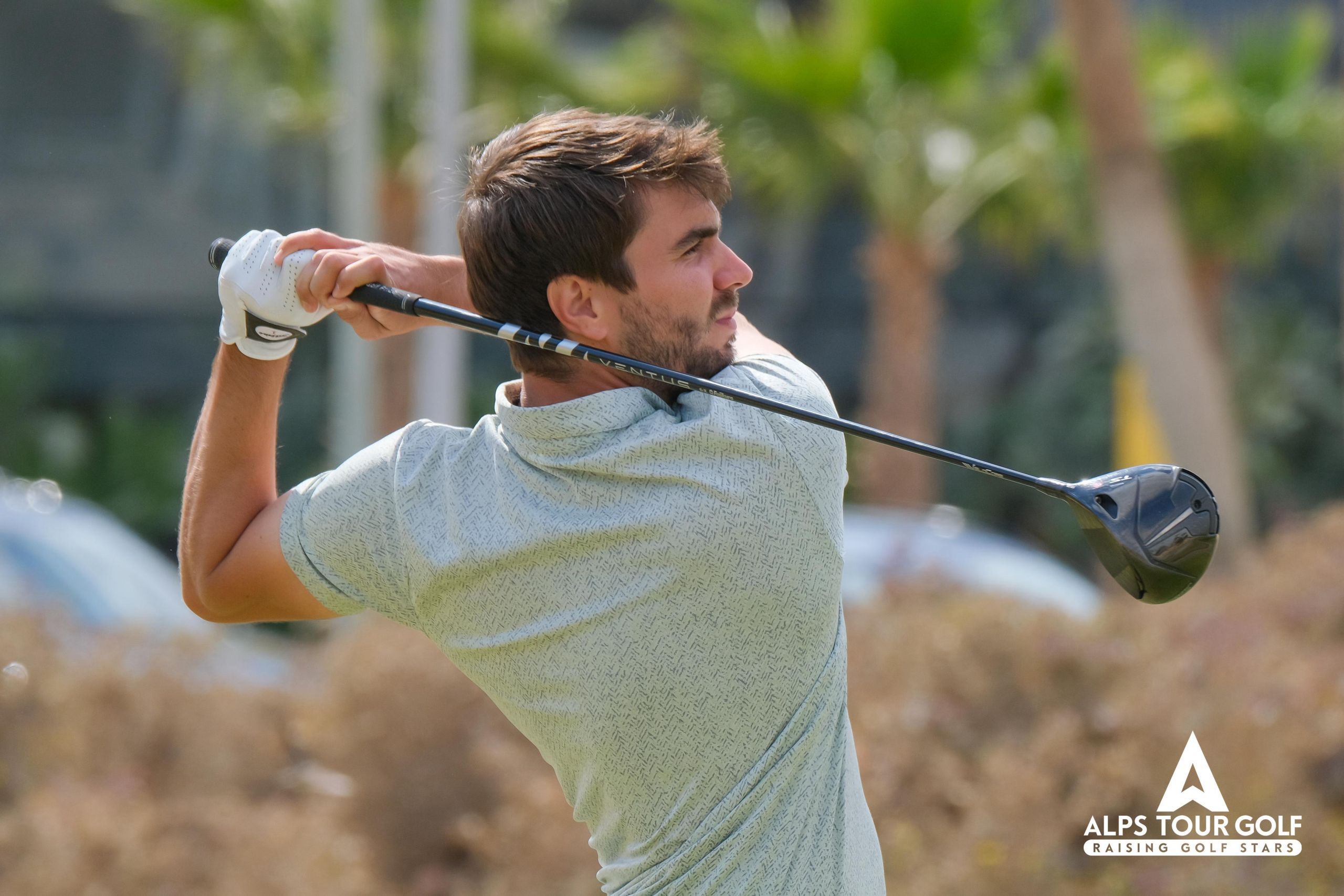 Álvaro Hernández durante un hoyo del torneo (Alps Tour Golf).