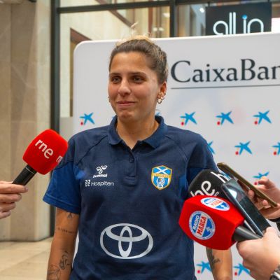 Noelia Ramos en la presentación del encuentro (UD Costa Adeje Tenerife).