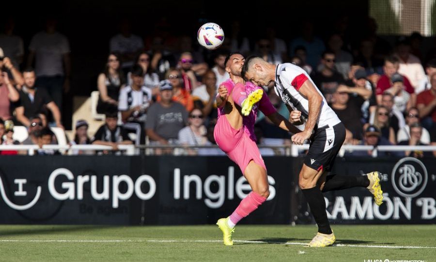 Imagen de la polémica acción en el Cartagena - Tenerife (LA LIGA)