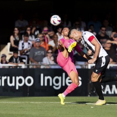 Imagen de la polémica acción en el Cartagena - Tenerife (LA LIGA)
