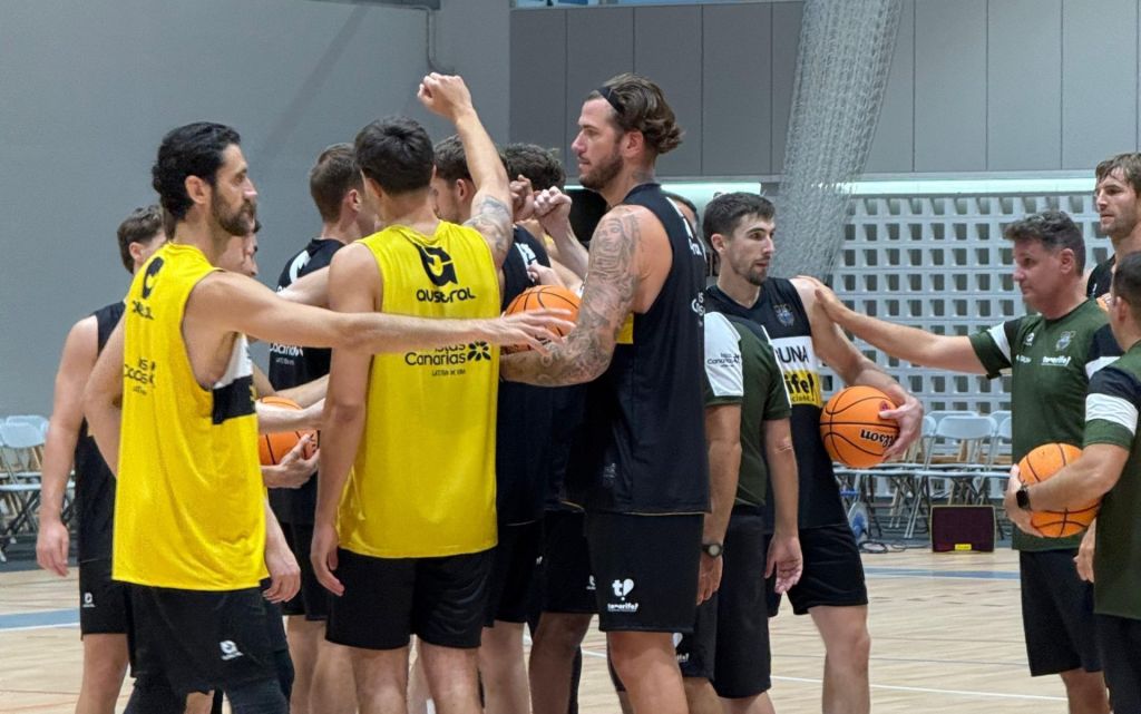 Imagen de un entrenamiento de La Laguna Tenerife (CB CANARIAS)