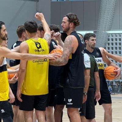Imagen de un entrenamiento de La Laguna Tenerife (CB CANARIAS)