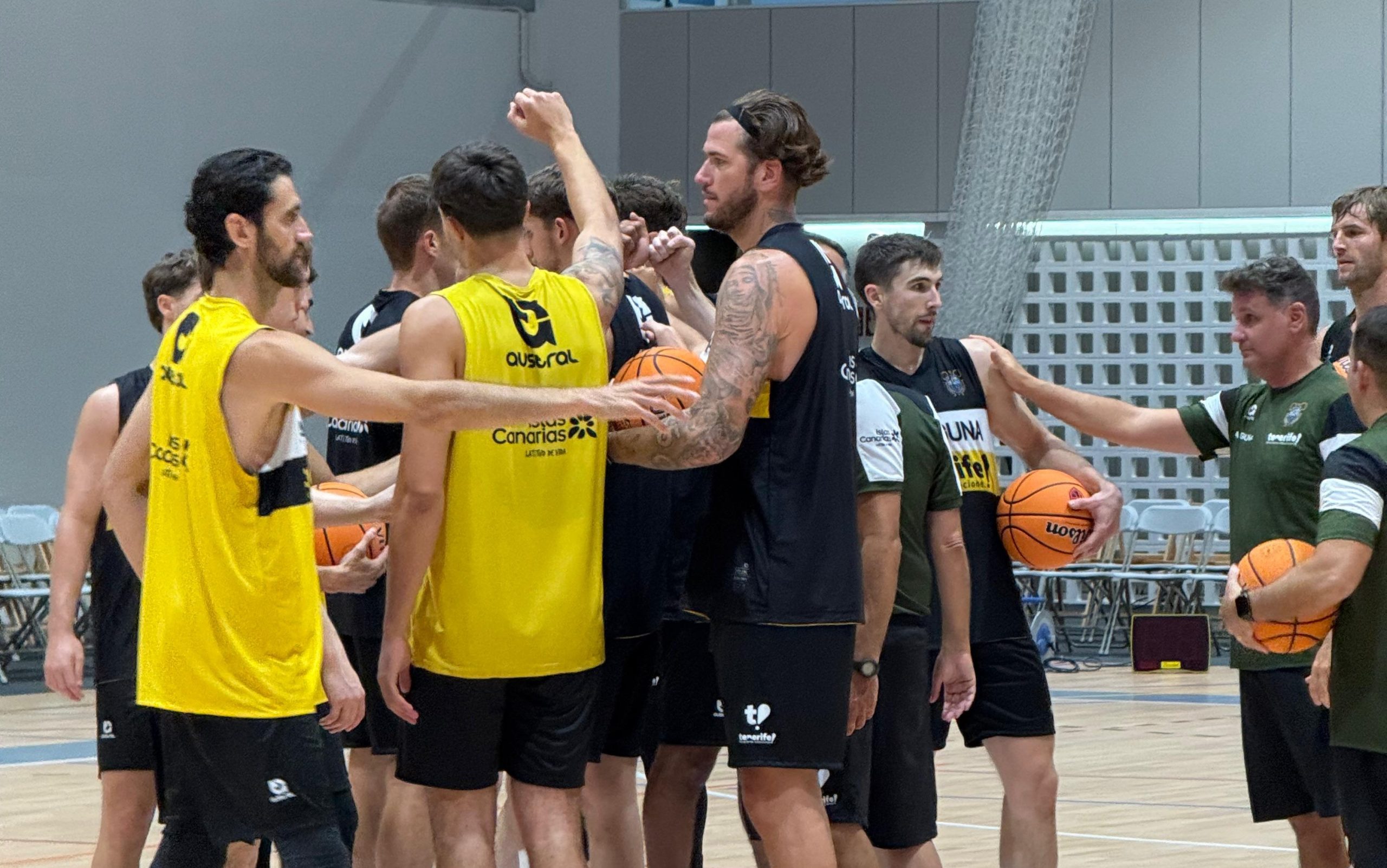 Imagen de un entrenamiento de La Laguna Tenerife (CB CANARIAS)