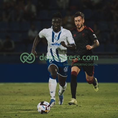 Mo Dauda ante el Granada. (DEPORPRESS)