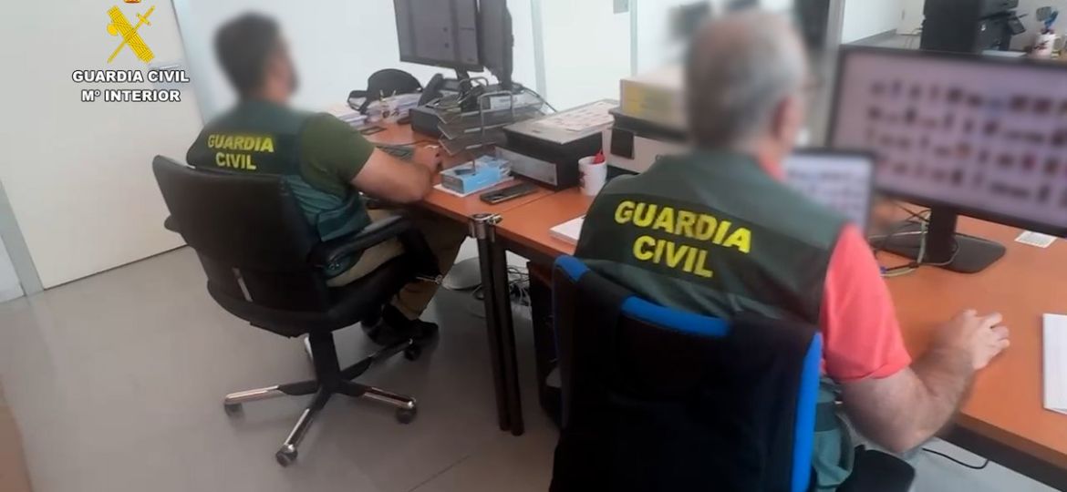 Investigadores de la Guardia Civil (GUADIA CIVIL)