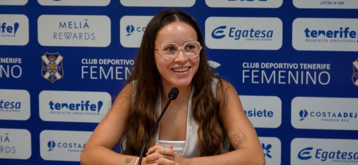Iratxe González en su presentación oficial como jugadora del primer equipo (@CDTFemenino)