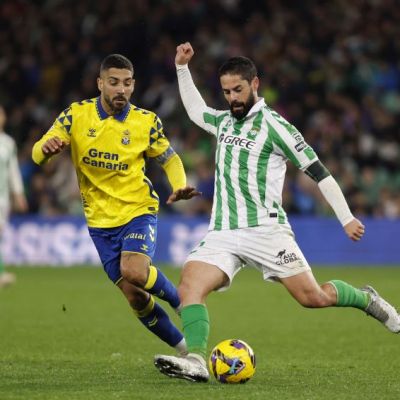Isco frente a Álex Suárez (La Liga)