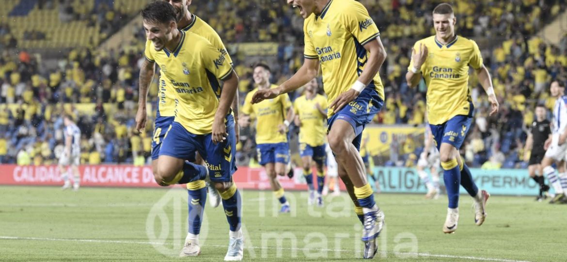 Iván Gil celebrando uno de sus goles a la Real B (TINTAAMARILLA / C. TORRES)