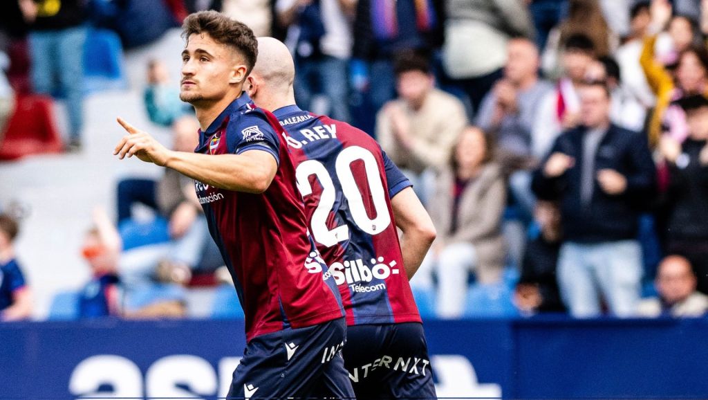 Iván Romero celebrando uno de sus goles (@LevanteUD)