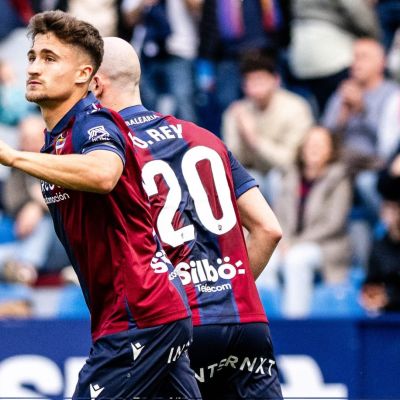 Iván Romero celebrando uno de sus goles (@LevanteUD)