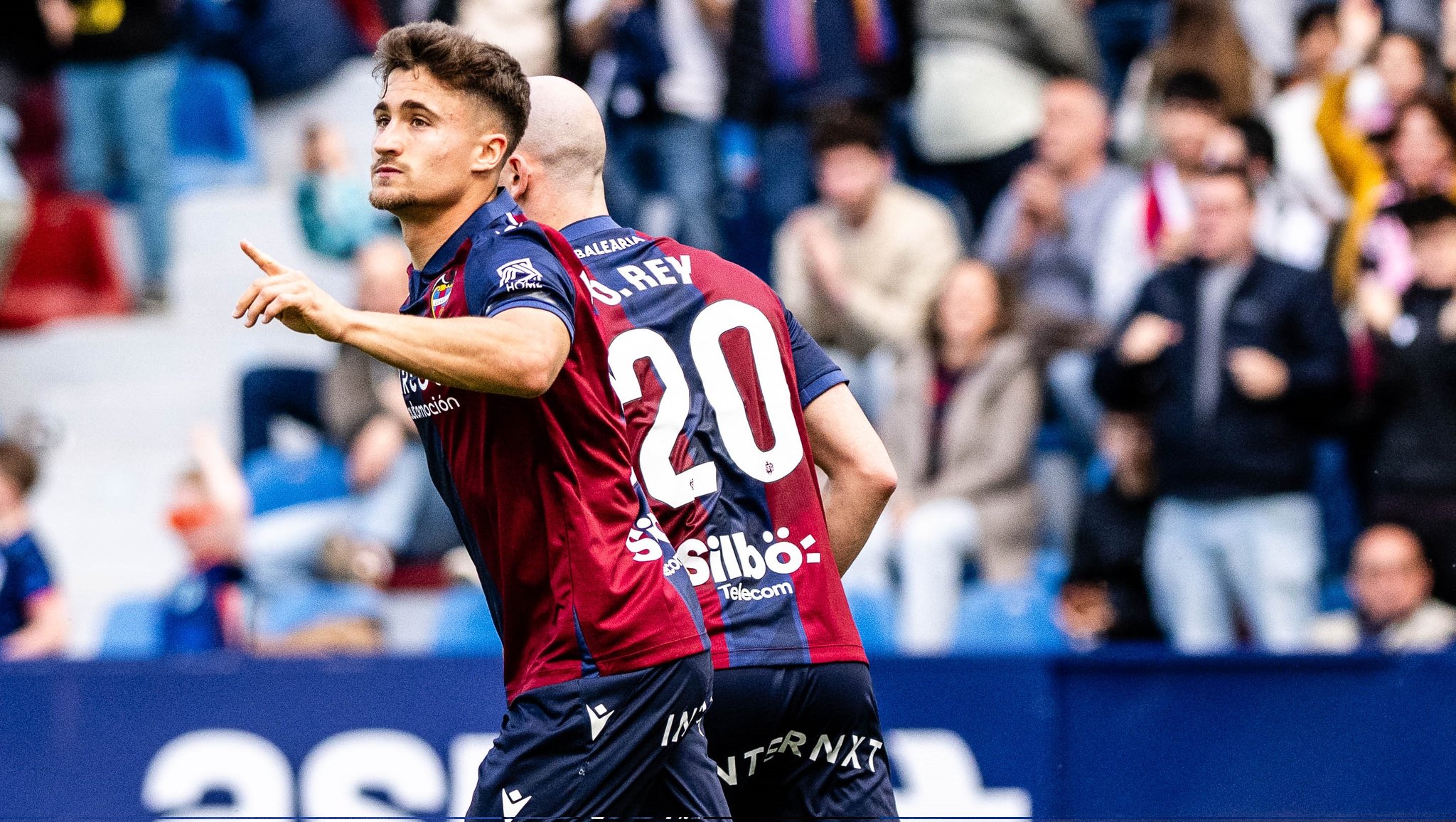 Iván Romero celebrando uno de sus goles (@LevanteUD)